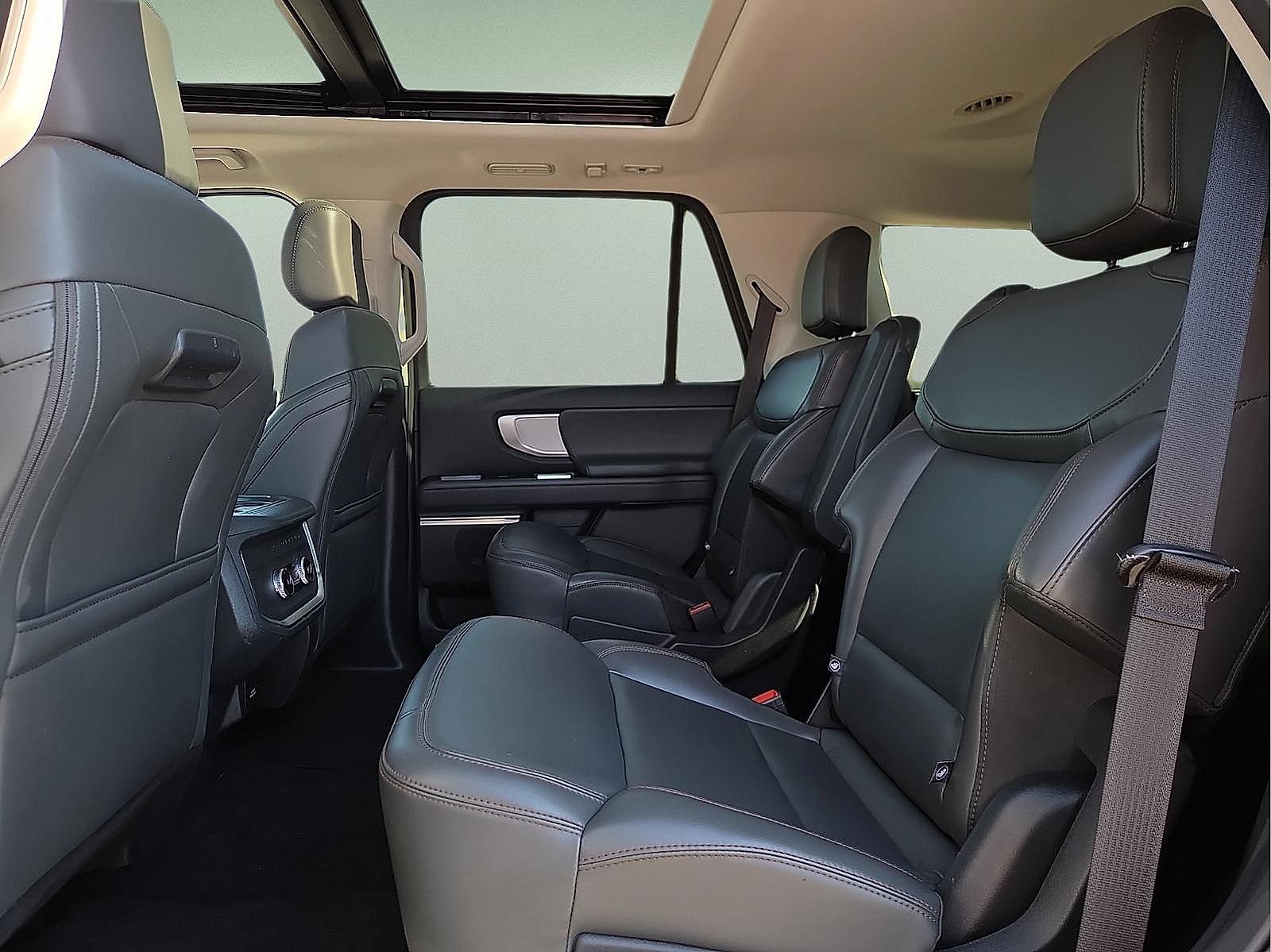 Used 2025 Ford Expedition Active AWD/4WD image 11