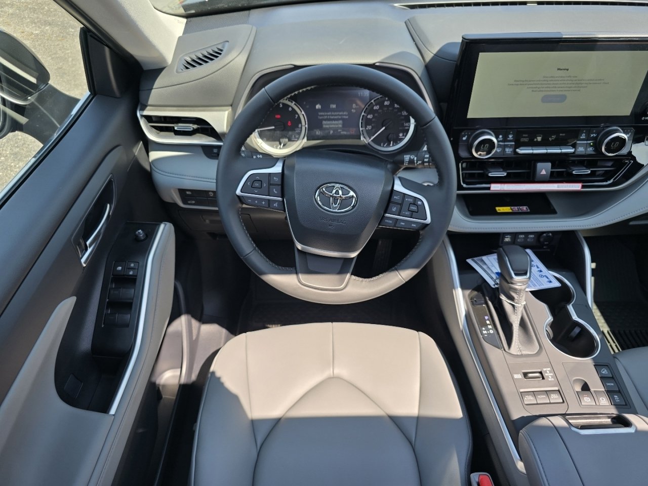 New 2026 Toyota Highlander XLE AWD/4WD image 25