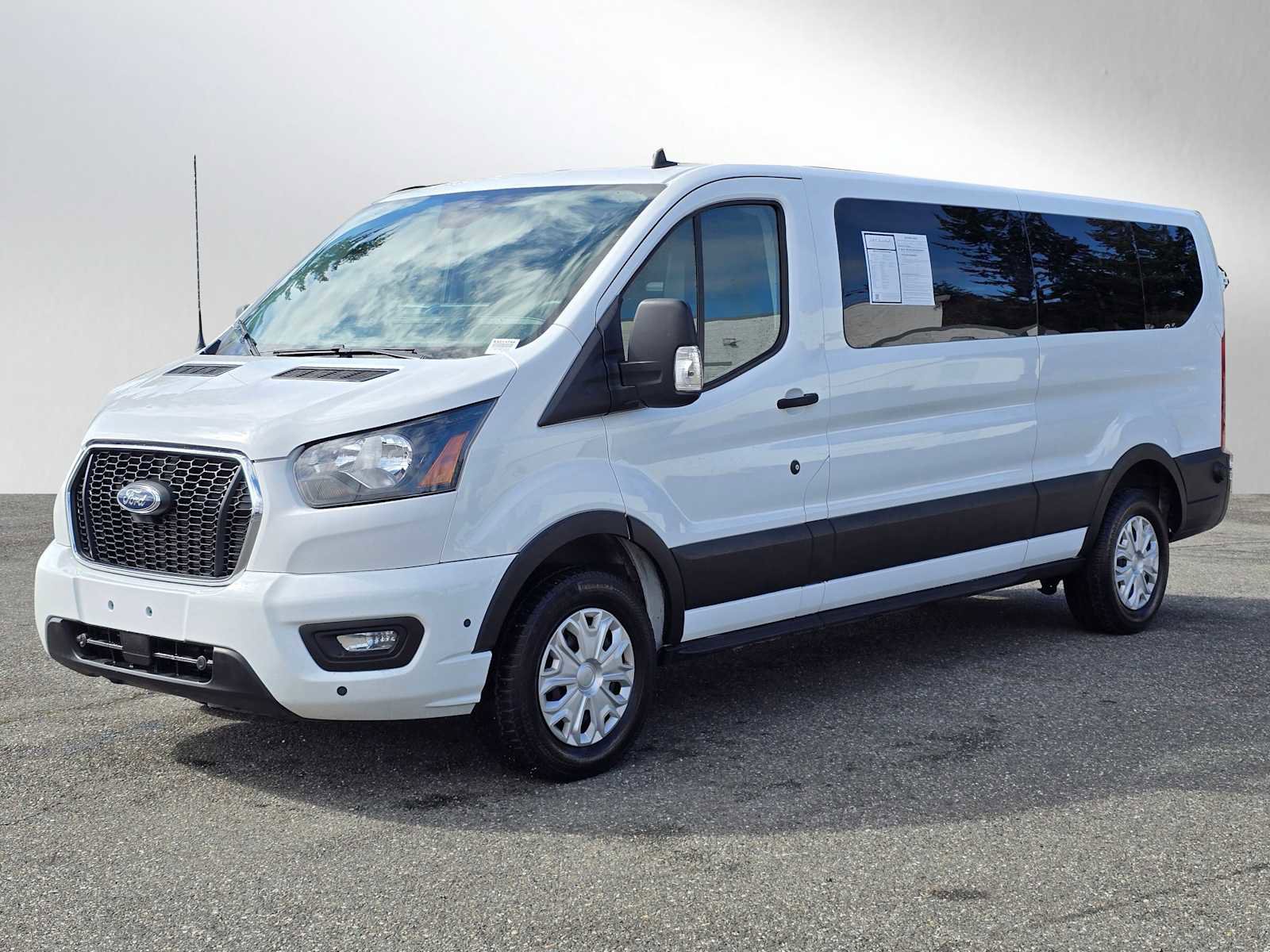 Used 2024 Ford Transit 350 XLT image 3