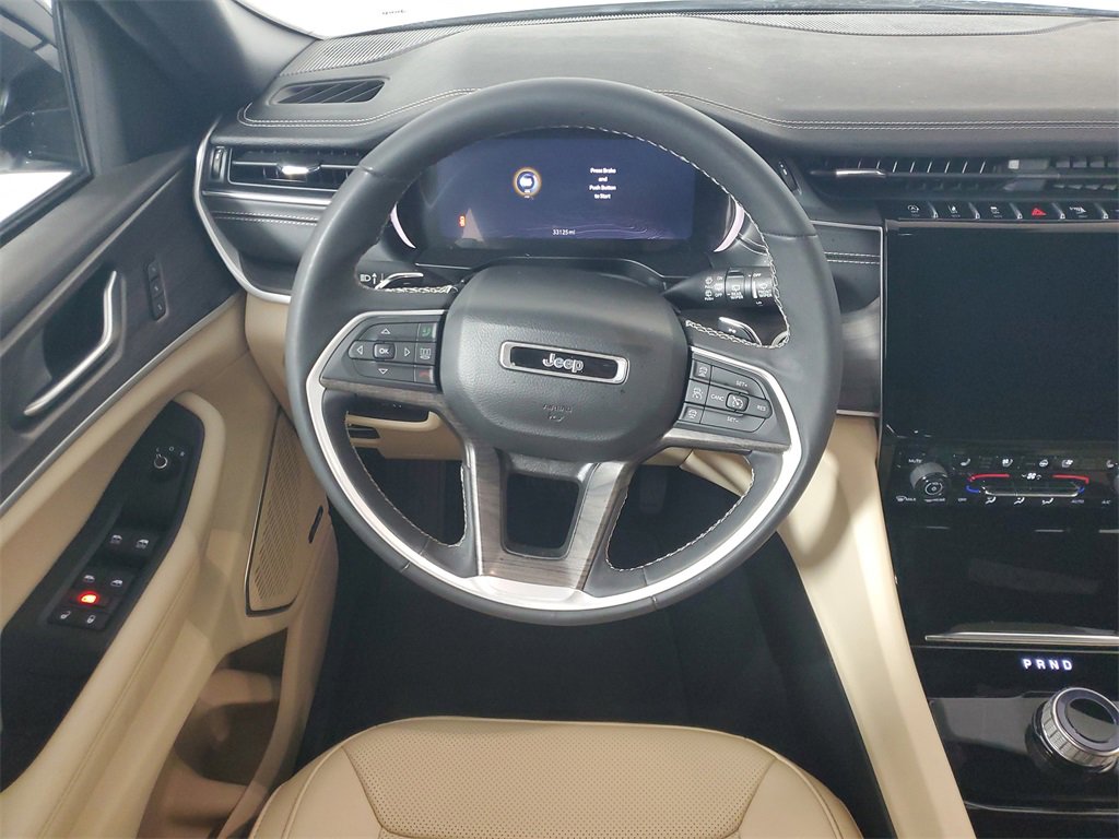 Used 2023 Jeep Grand Cherokee L Limited w/ Luxury Tech Group II image 16