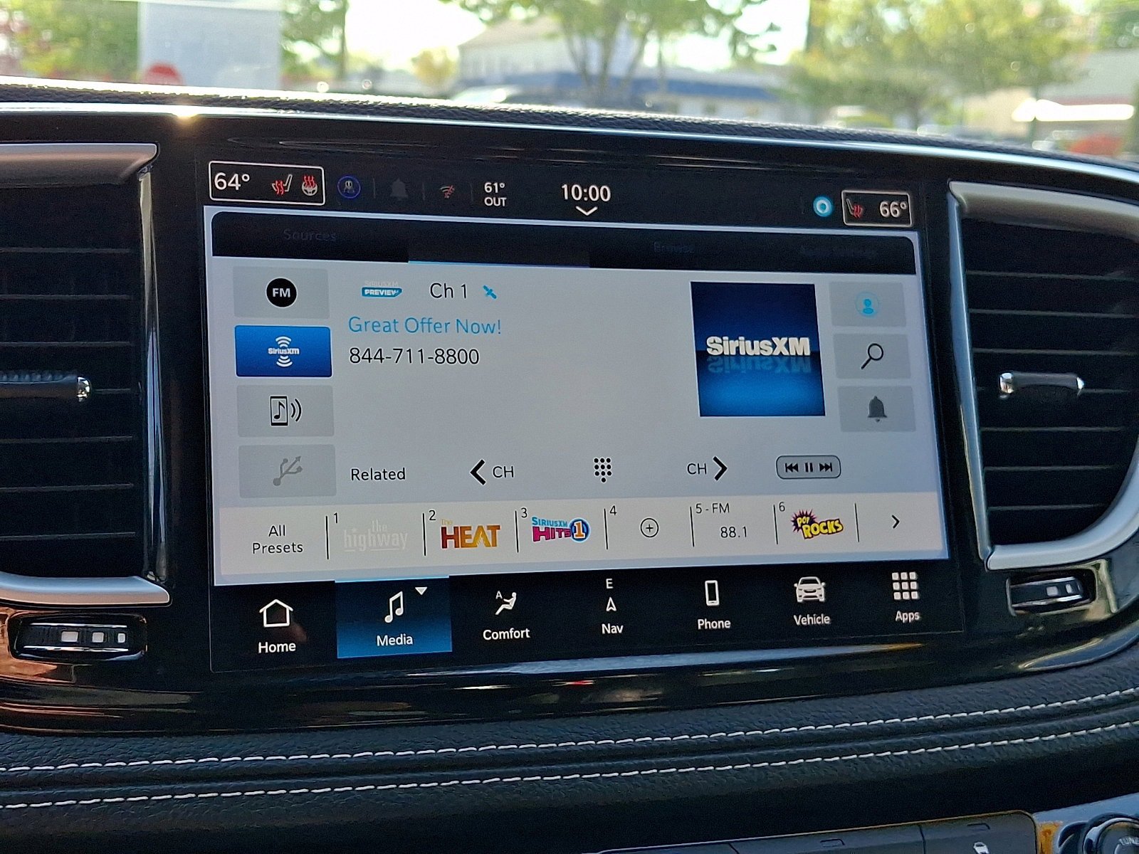 Used 2024 Chrysler Pacifica Limited FWD image 18