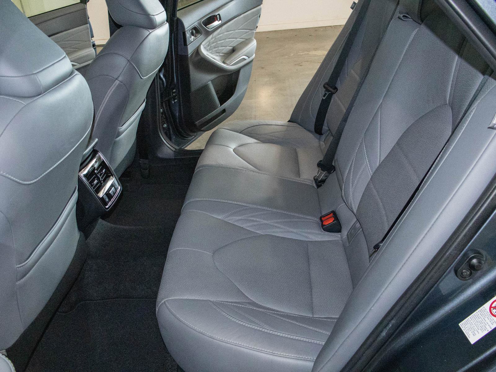 Used 2019 Toyota Avalon Limited image 15