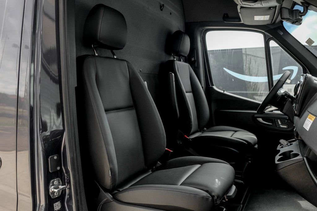 Used 2025 Mercedes-Benz Sprinter 2500 image 22