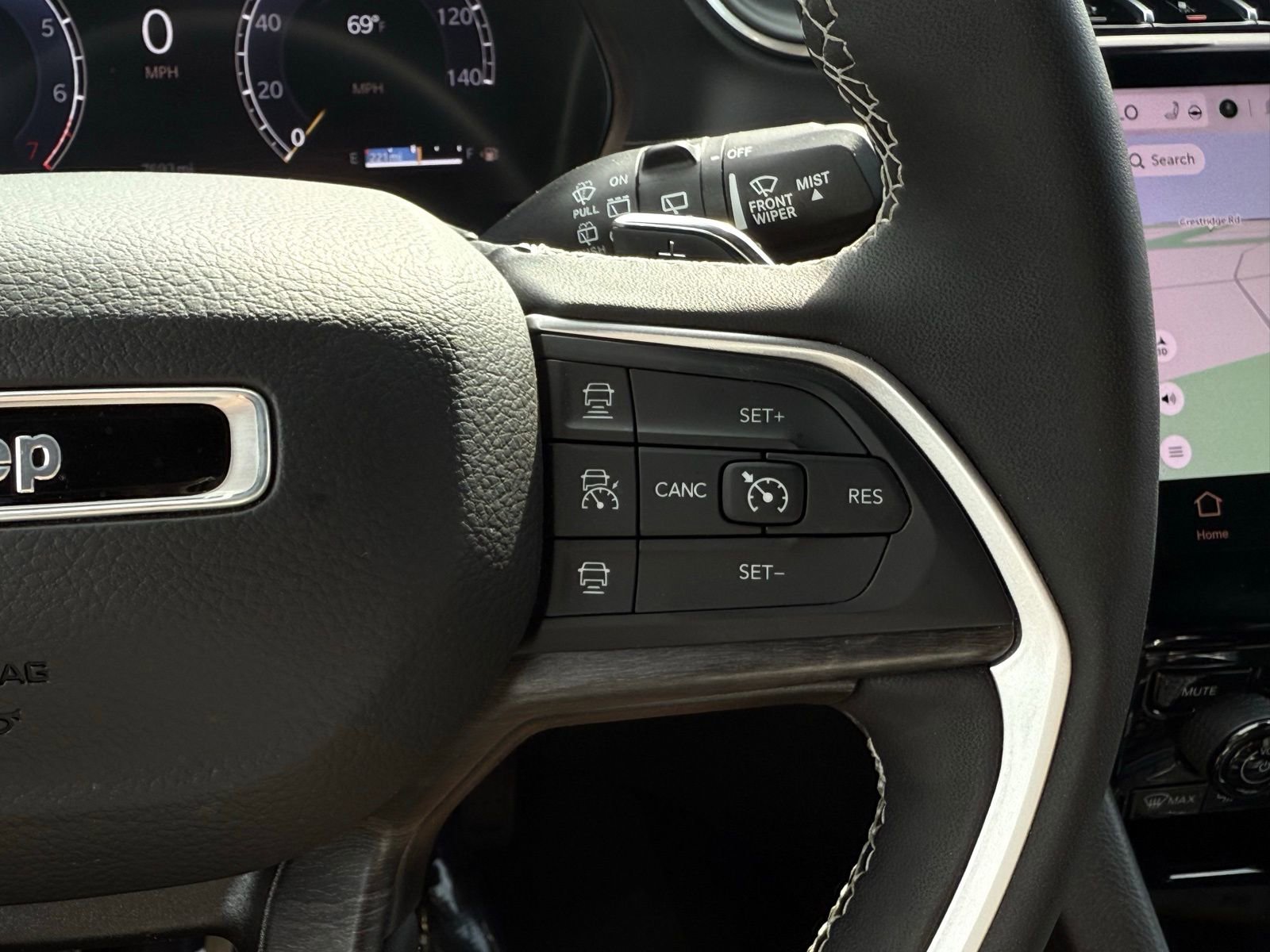 Used 2024 Jeep Grand Cherokee Limited image 31