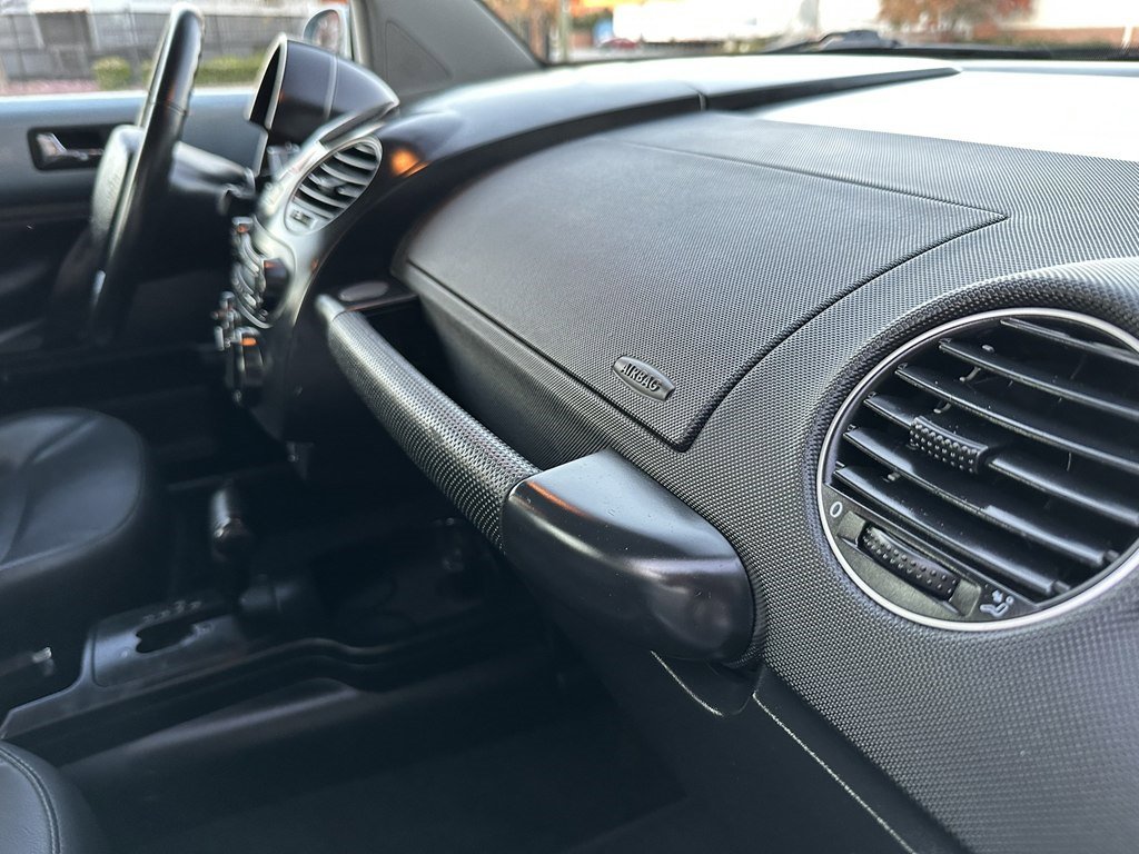 Used 2010 Volkswagen Beetle Coupe image 19