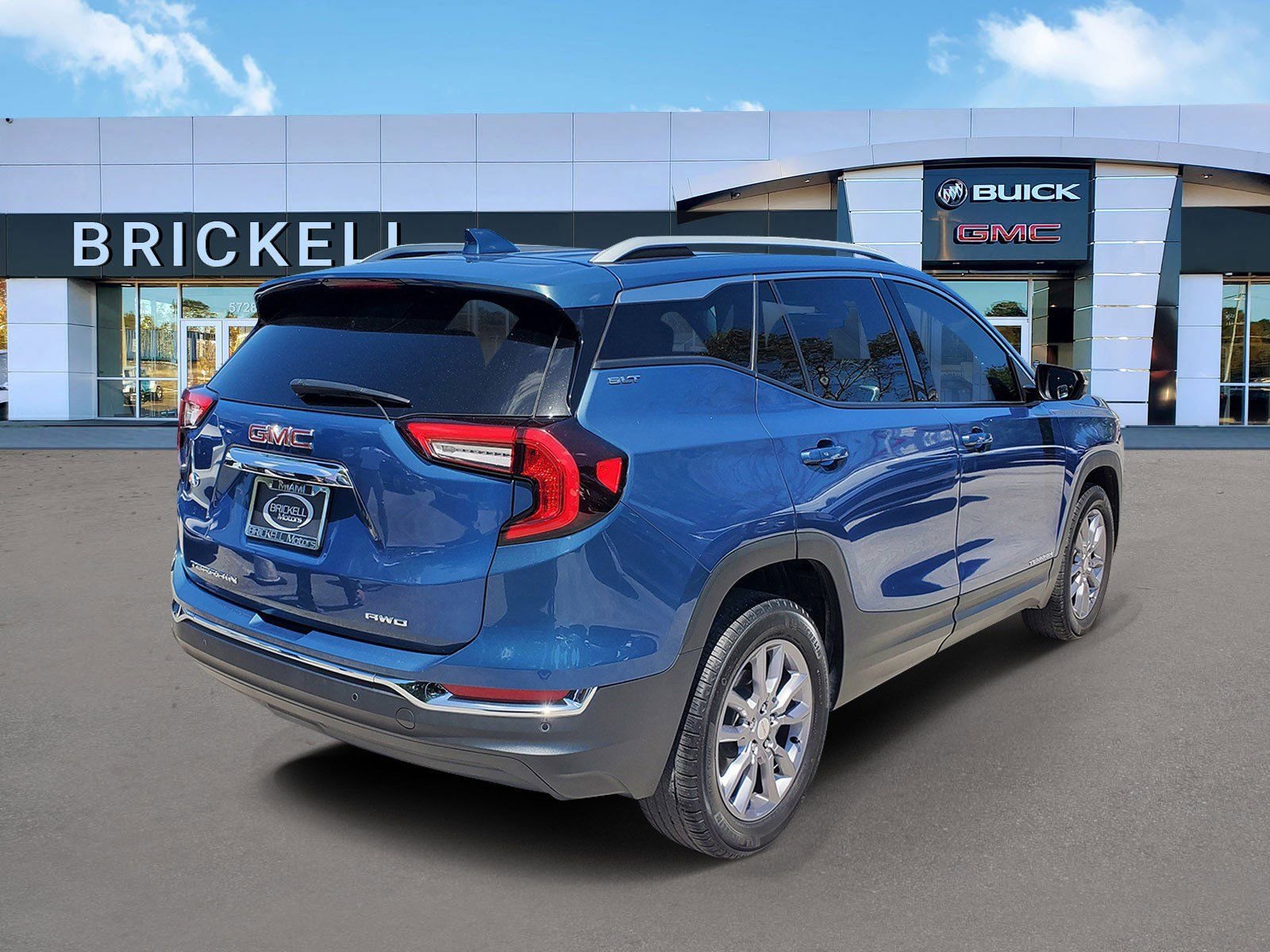 Used 2024 GMC Terrain SLT w/ LPO, Floor Liner Package AWD/4WD image 3