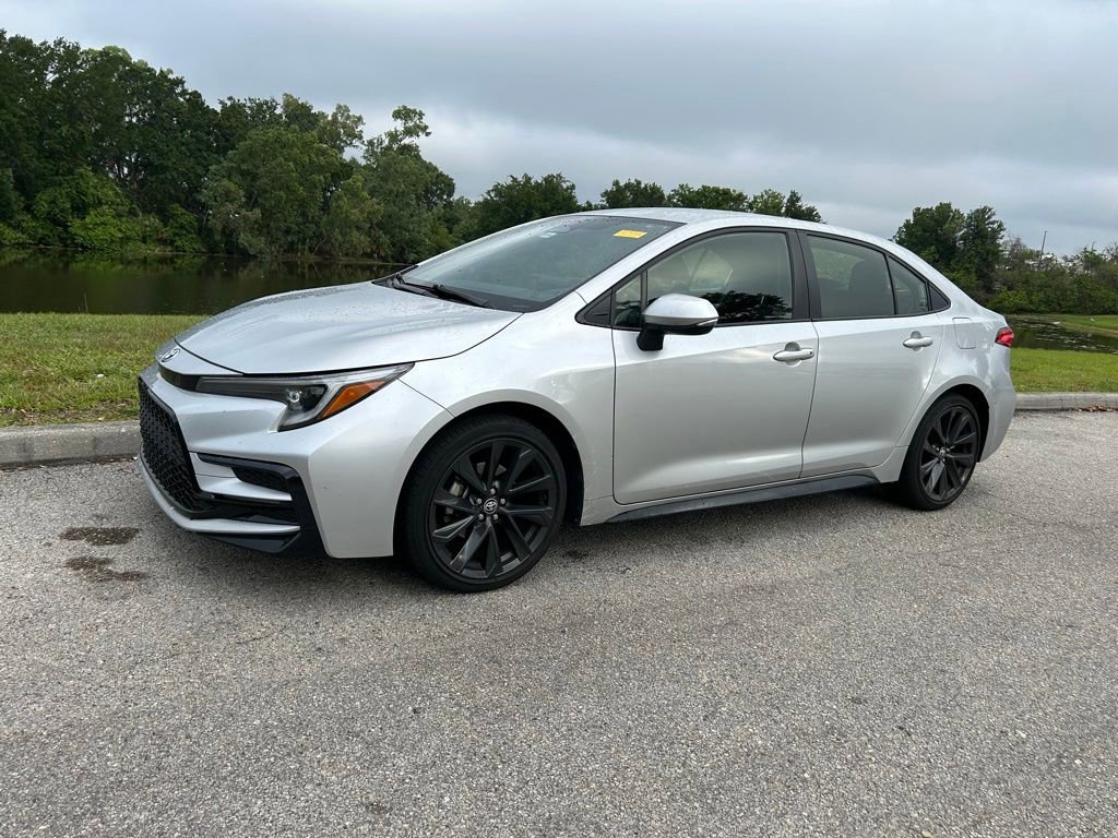 Used 2024 Toyota Corolla SE FWD image 2