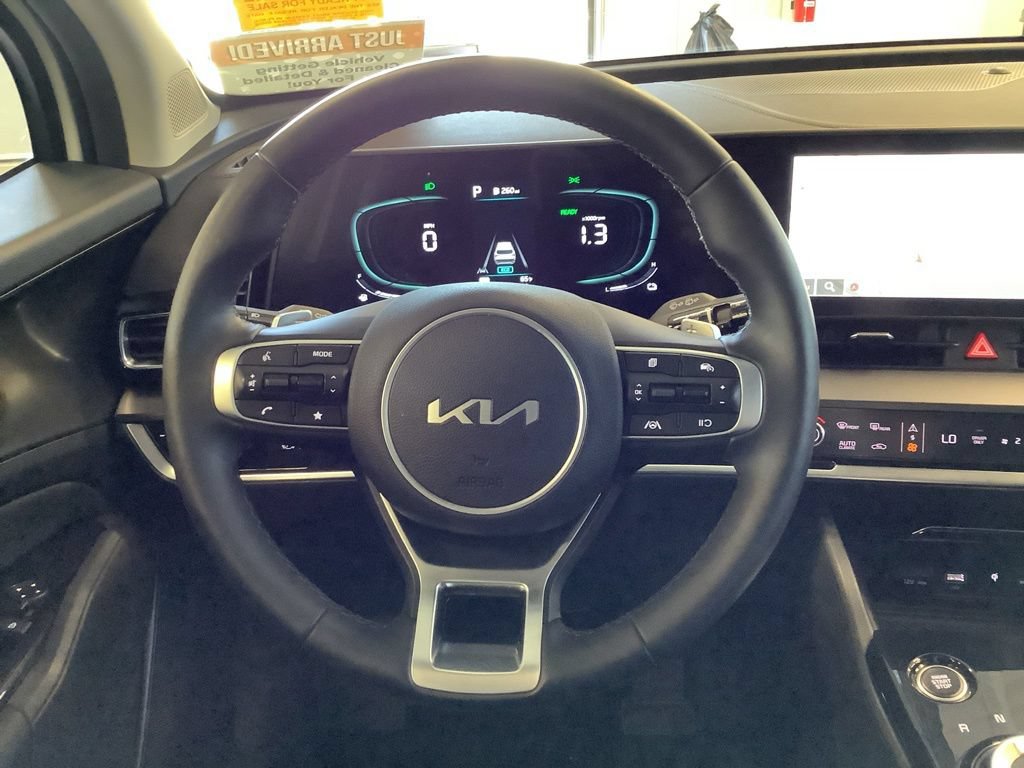 Used 2023 Kia Sportage EX AWD/4WD image 7