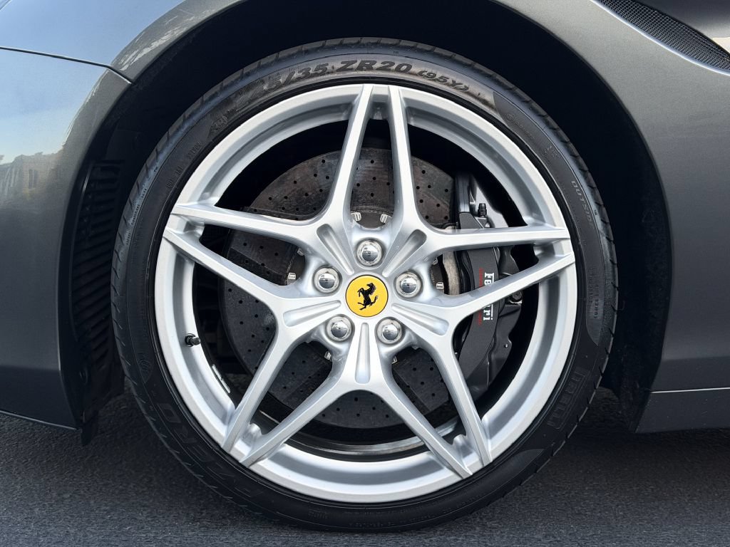 Used 2016 Ferrari California T RWD image 39
