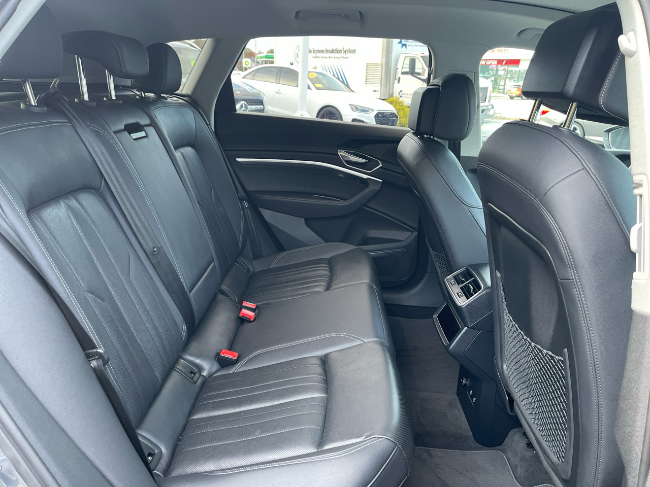 Used 2024 Audi Q8 e-tron Premium Plus w/ Premium Plus Package image 43