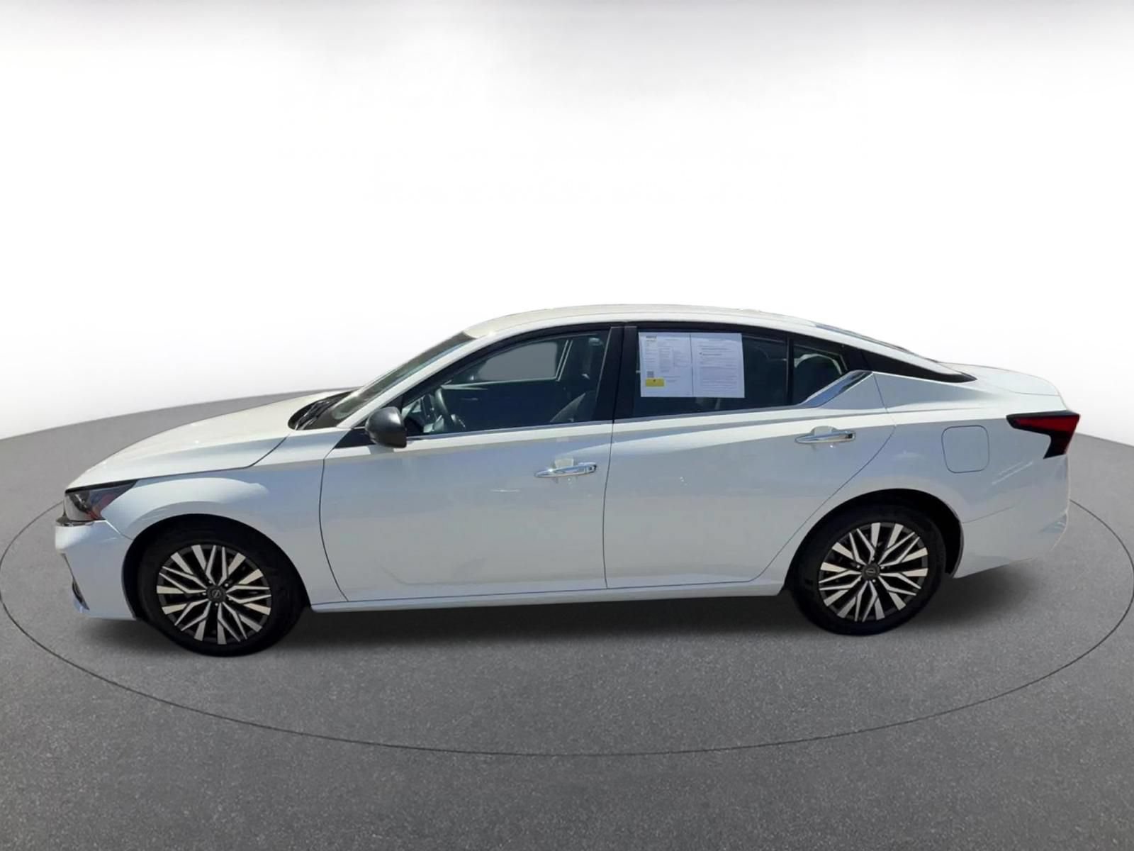 Used 2025 Nissan Altima 2.5 SV FWD image 9