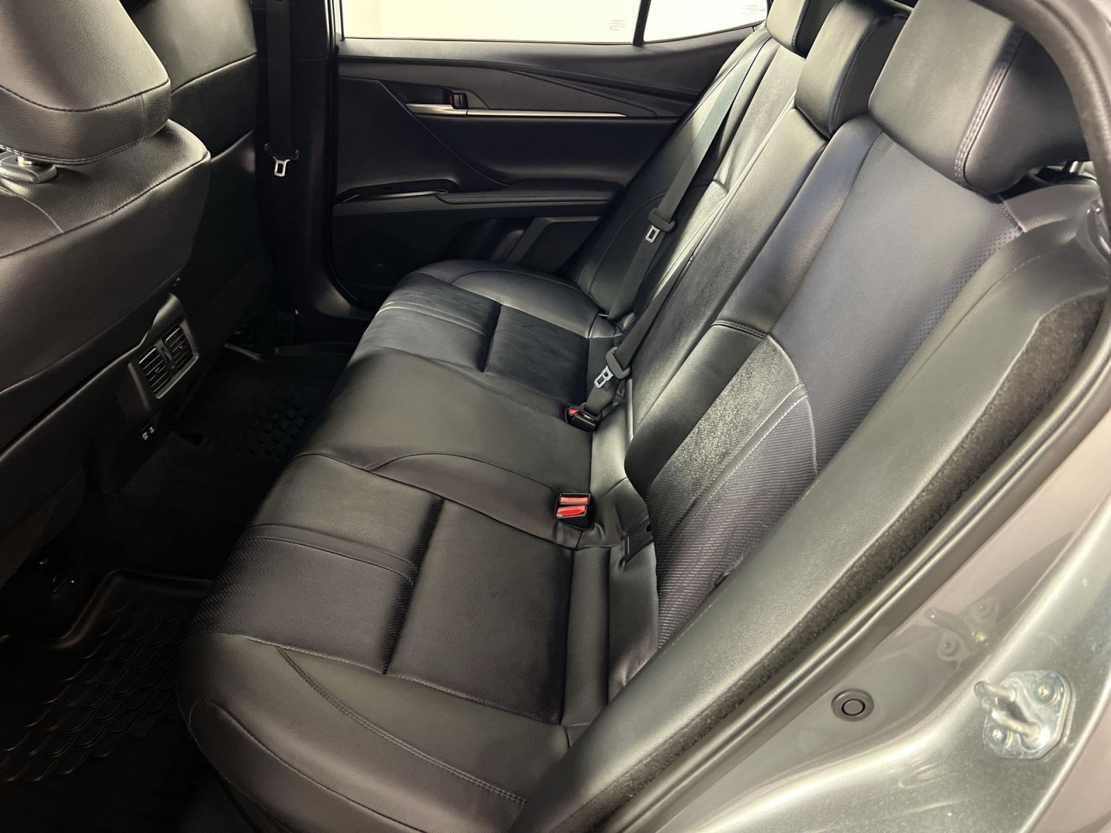 Used 2025 Toyota Camry XSE FWD image 25
