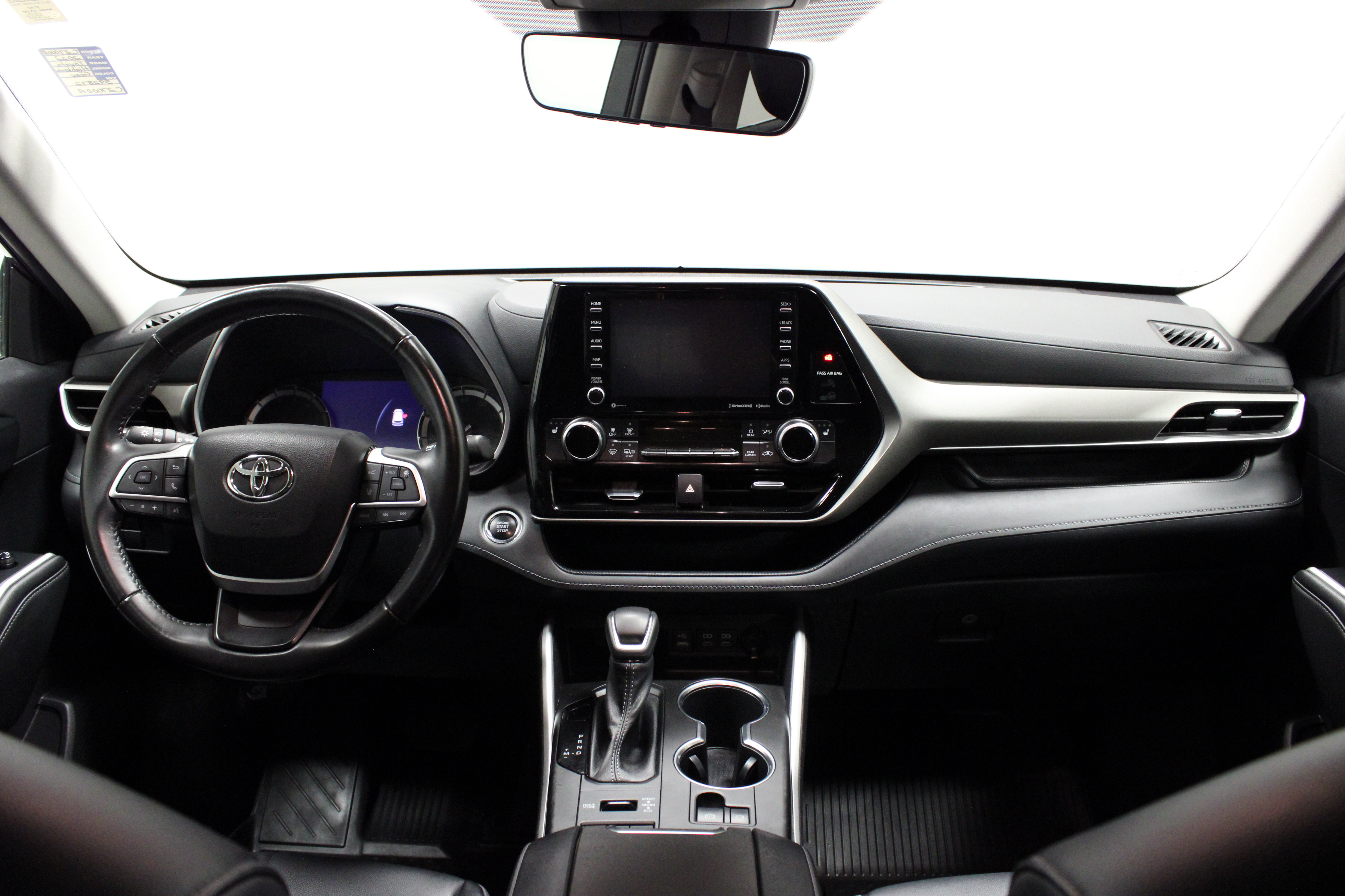 Used 2022 Toyota Highlander XLE AWD/4WD image 22