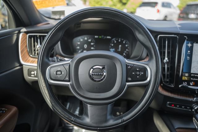 Used 2021 Volvo XC60 T5 Momentum w/ Advanced Package AWD/4WD image 30