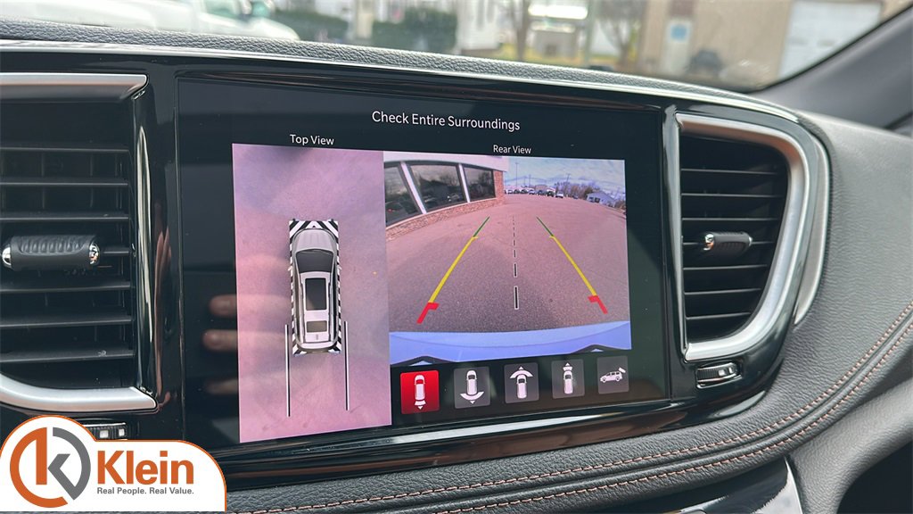 Used 2024 Chrysler Pacifica Pinnacle w/ Trailer Tow Group image 23