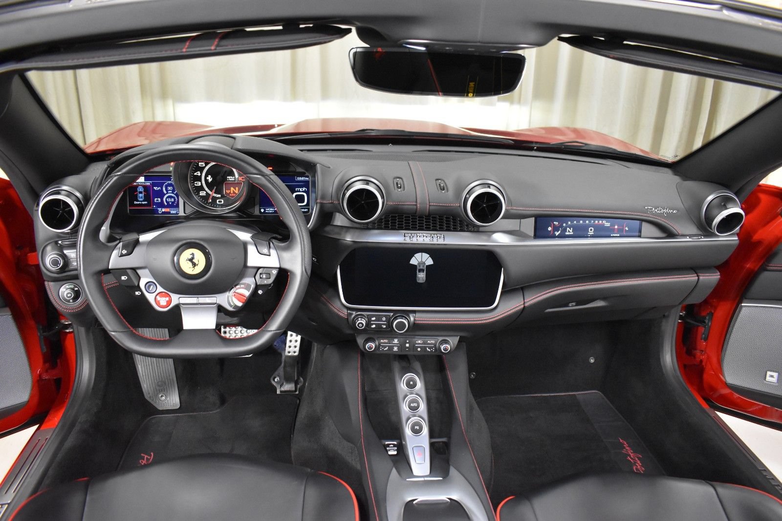 Used 2020 Ferrari Portofino RWD image 13