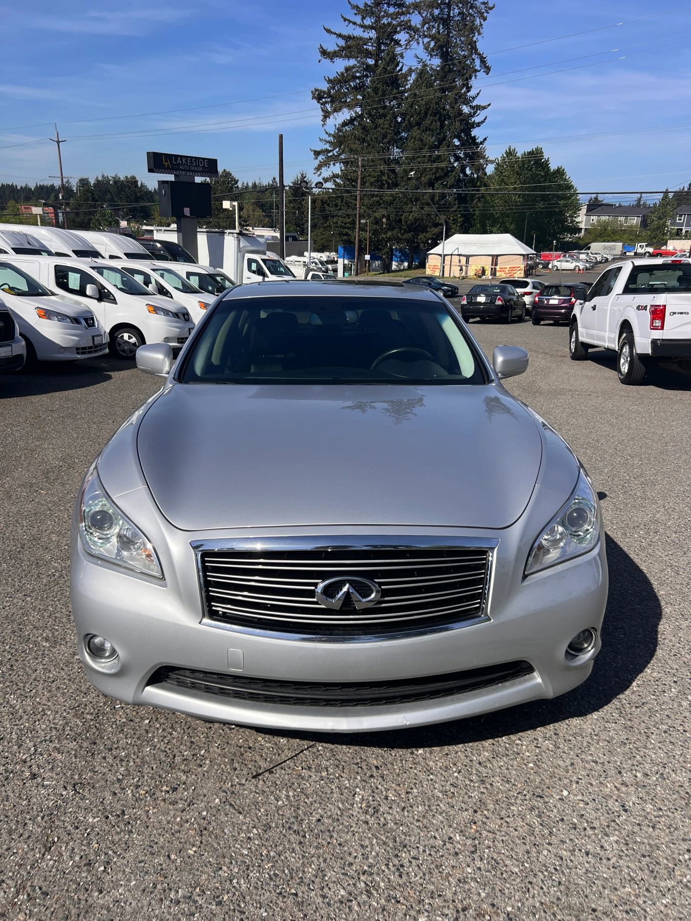 Used 2012 INFINITI M35 w/ Deluxe Touring Pkg RWD image 2
