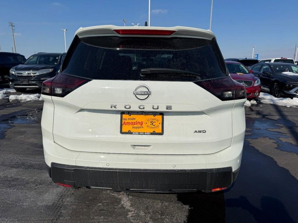 Used 2025 Nissan Rogue S image 4
