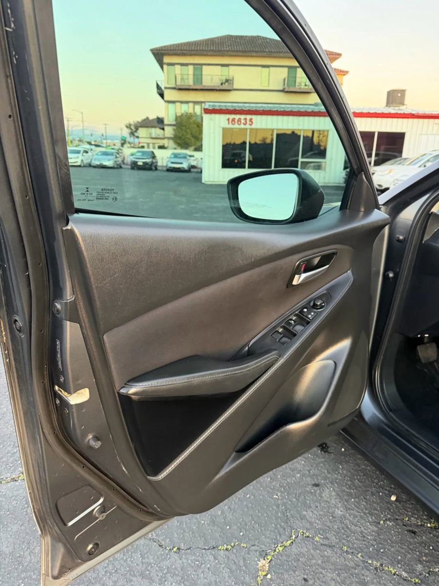 Used 2017 Toyota Yaris iA image 17