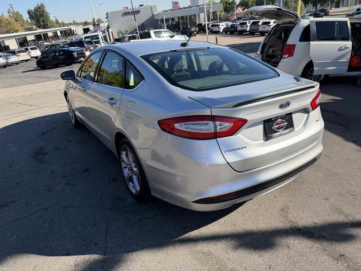 Used 2014 Ford Fusion SE image 4