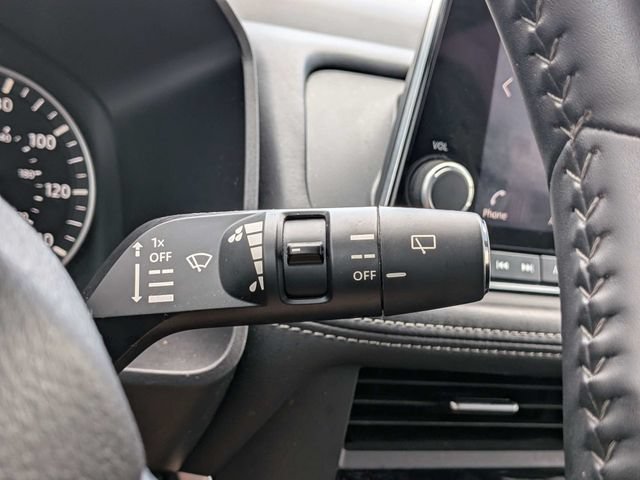 Used 2025 Nissan Rogue SV FWD image 27