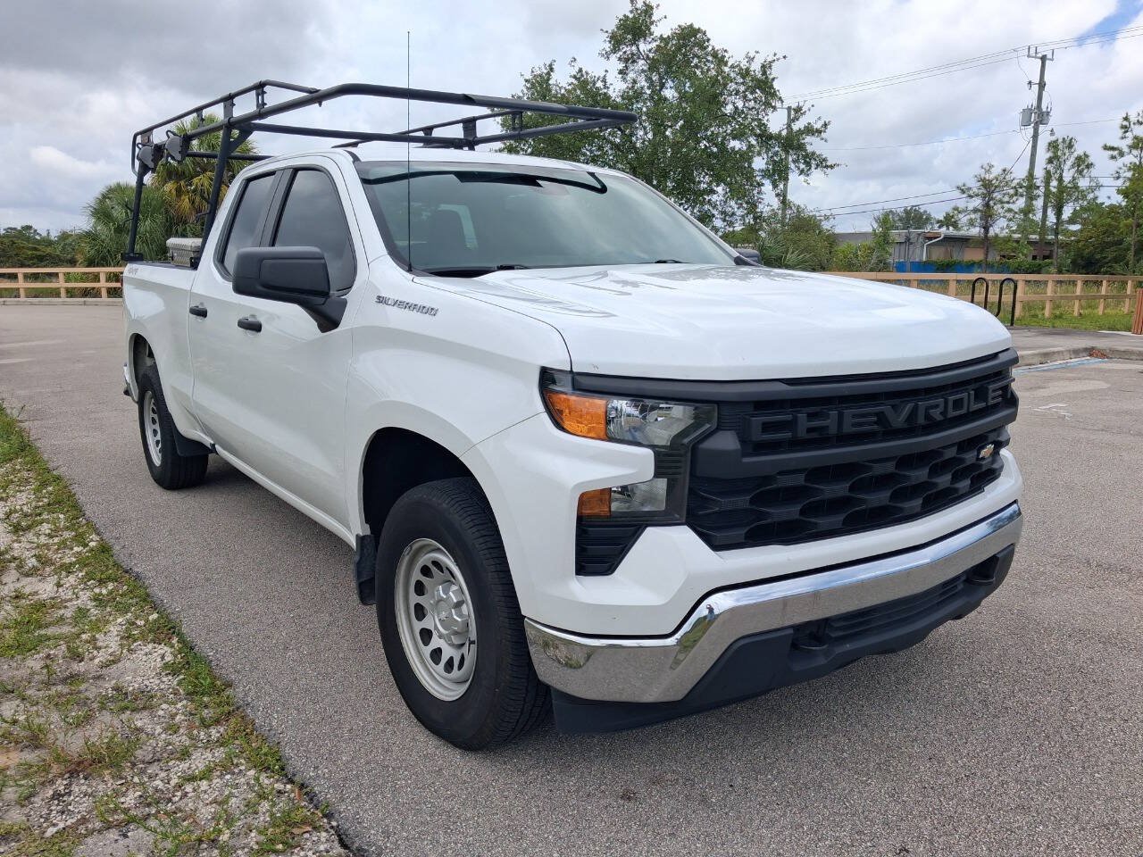 Used 2023 Chevrolet Silverado 1500 W/T w/ Trailering Package AWD/4WD image 4