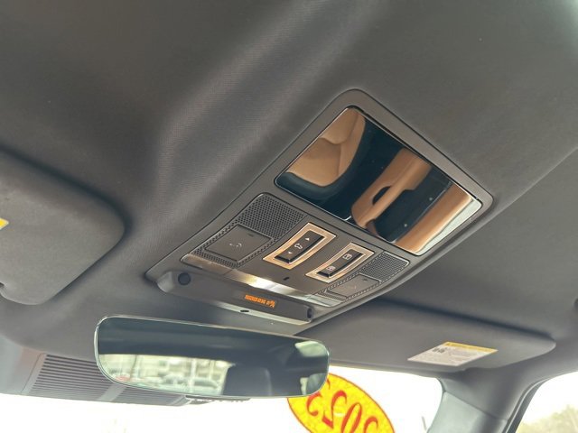 Used 2023 Land Rover Defender 90 X-Dynamic SE image 25