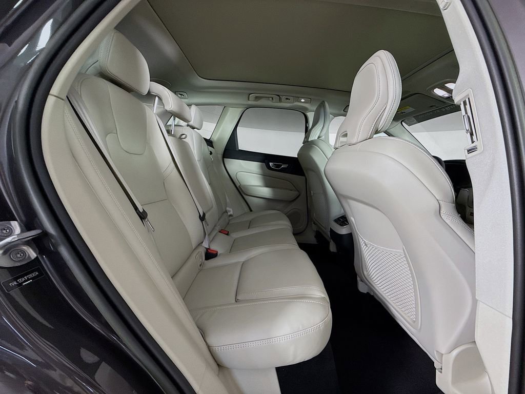 Certified 2023 Volvo XC60 B5 Ultimate FWD image 29