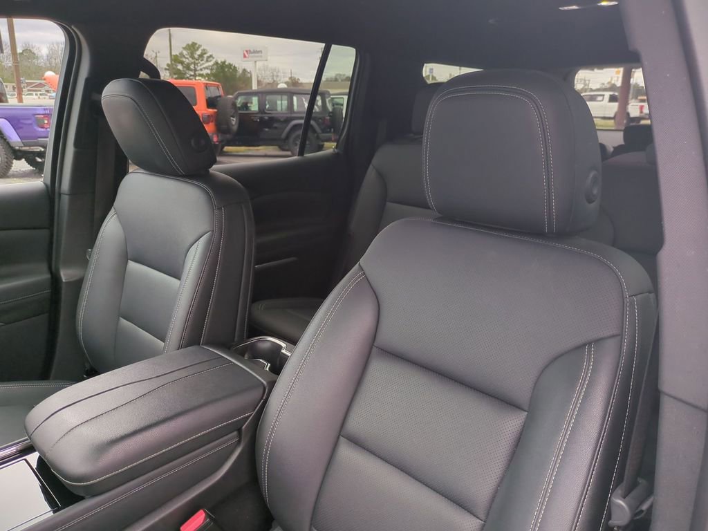 Used 2024 Chevrolet Traverse LT w/ Enhanced Driving Package image 14