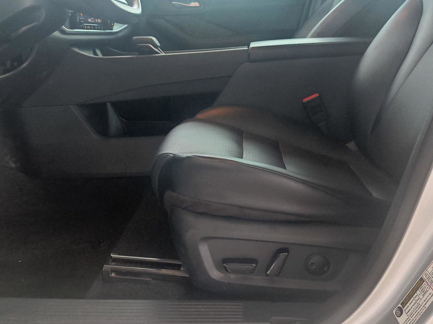 Used 2024 Nissan Rogue SV w/ SV Premium Package FWD image 26