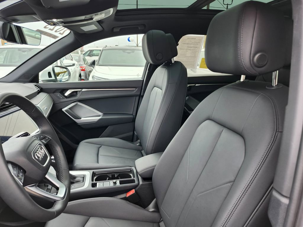 Certified 2025 Audi Q3 2.0T Premium w/ Convenience Package image 9