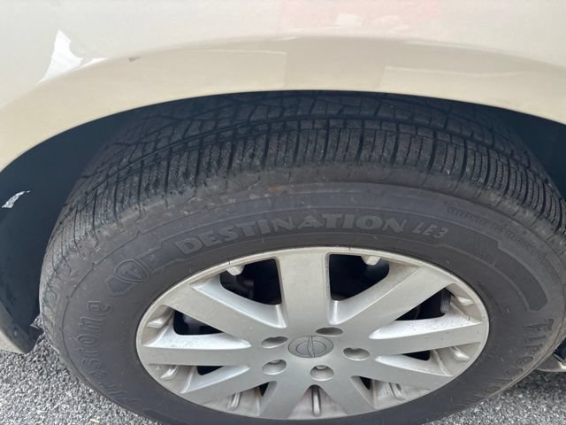 Used 2015 Chrysler Town & Country Touring FWD image 3