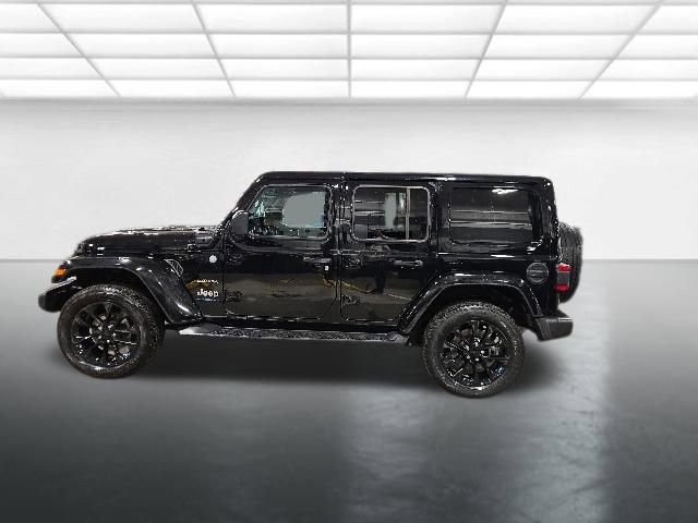 Used 2023 Jeep Wrangler Unlimited Sahara w/ Cold Weather Group AWD/4WD image 8