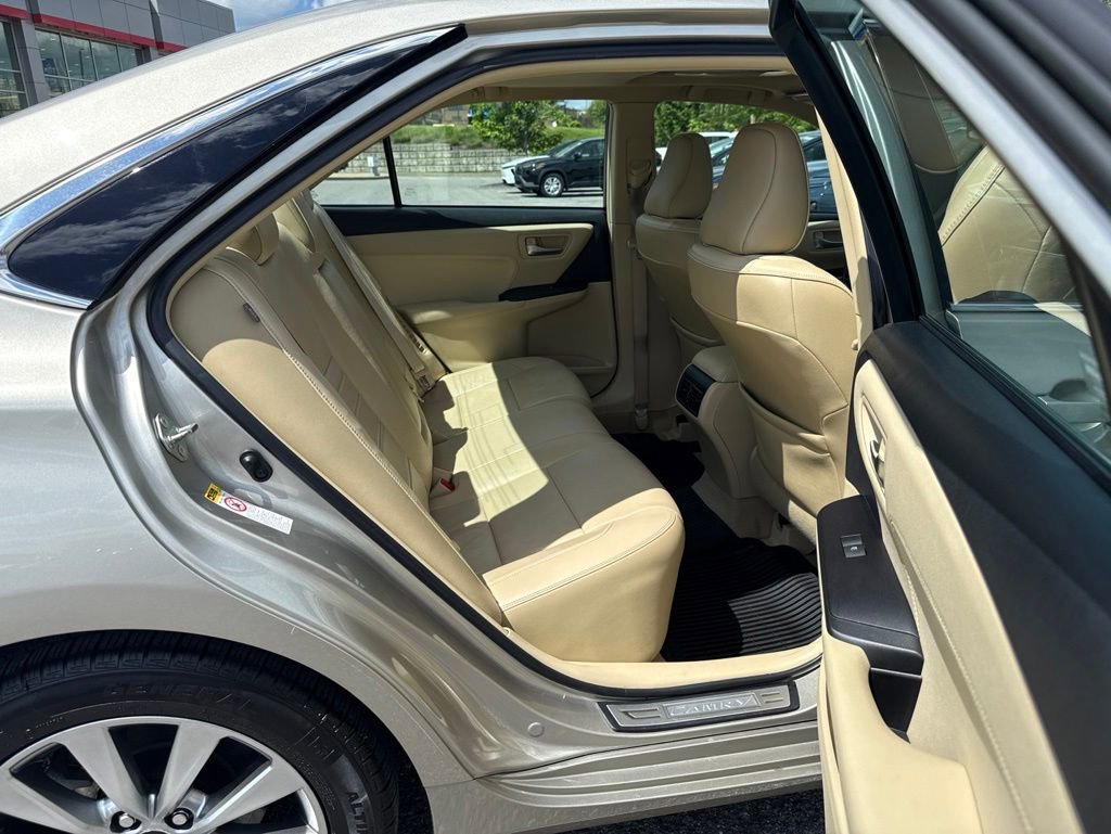 Used 2015 Toyota Camry XLE w/ Moonroof Package FWD image 6