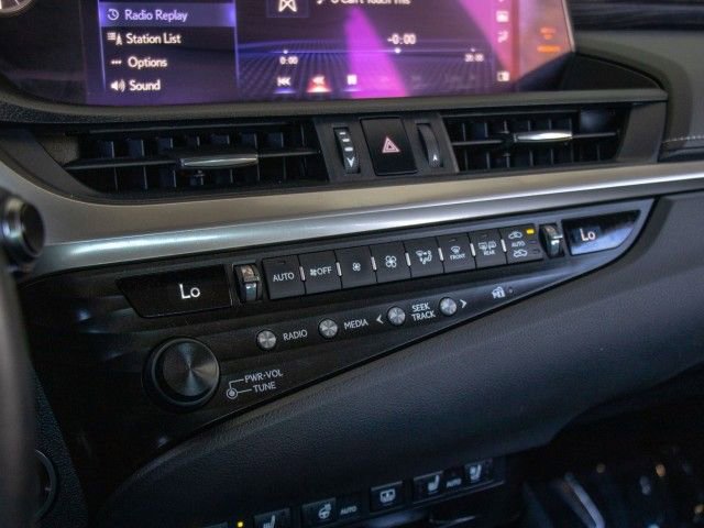 Used 2019 Lexus ES 350 Ultra Luxury w/ Accessory Package image 17