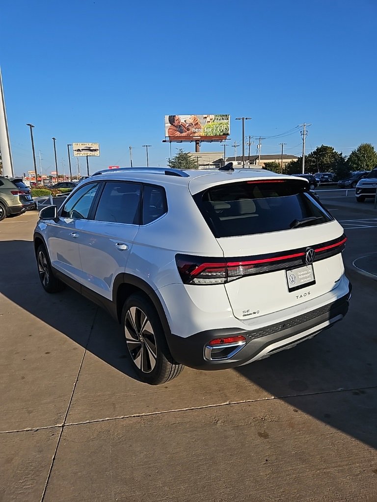 New 2026 Volkswagen Taos SE image 7