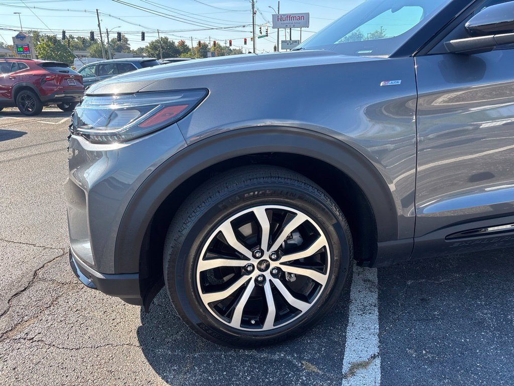 Used 2025 Ford Explorer ST-Line AWD/4WD image 15