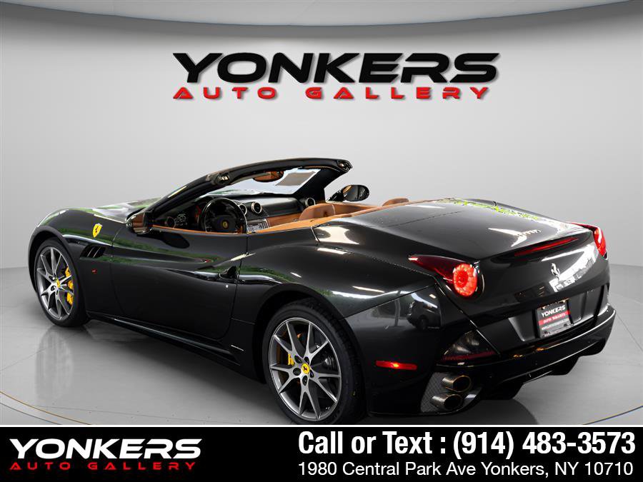 Used 2010 Ferrari California RWD image 8