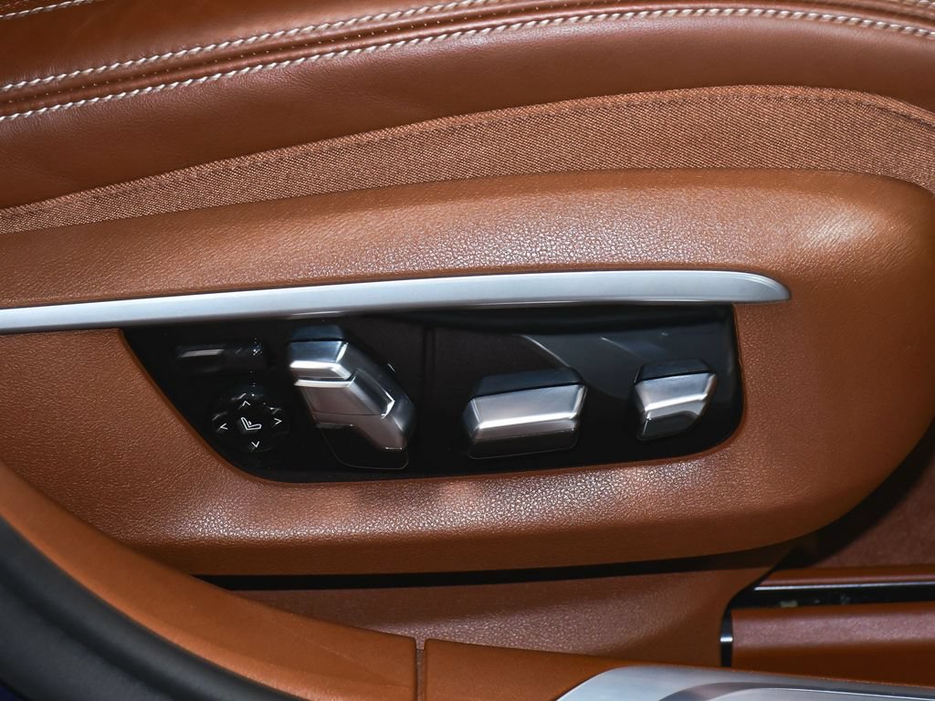 Used 2022 BMW ALPINA B7 xDrive w/ Luxury Rear Seating Package AWD/4WD image 87
