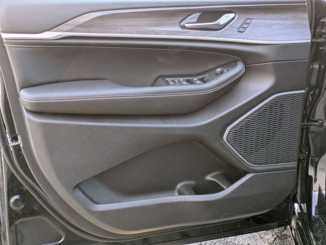 New 2026 Jeep Grand Cherokee L Limited AWD/4WD image 16