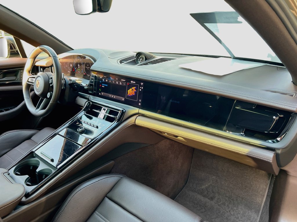 Certified 2025 Porsche Panamera 4S AWD/4WD image 32