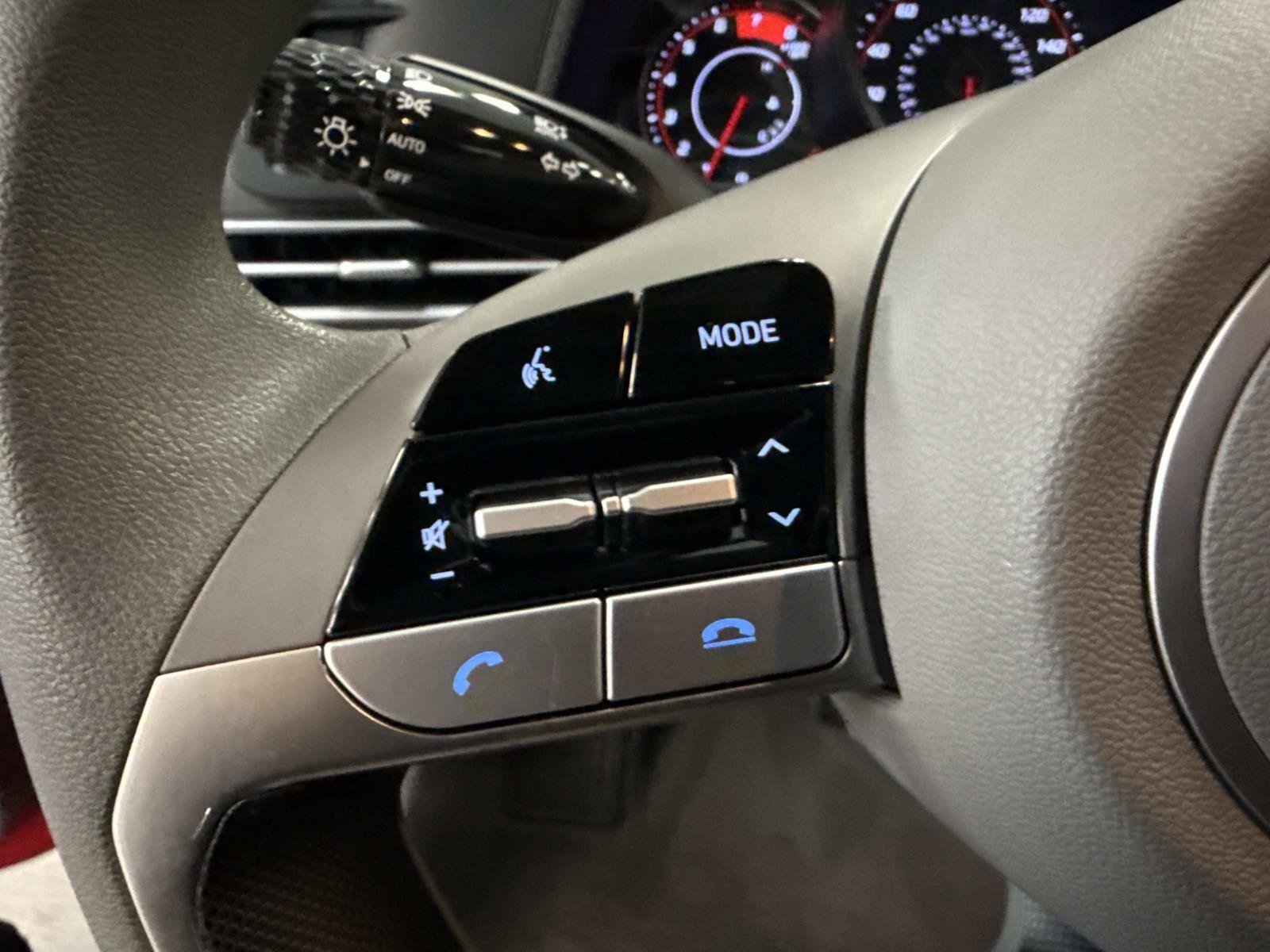 Used 2022 Hyundai Elantra SEL w/ Preferred Accessory Package image 28