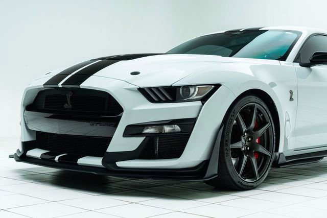 Used 2021 Ford Mustang Shelby GT500 w/ Carbon Fiber Track Pack image 11