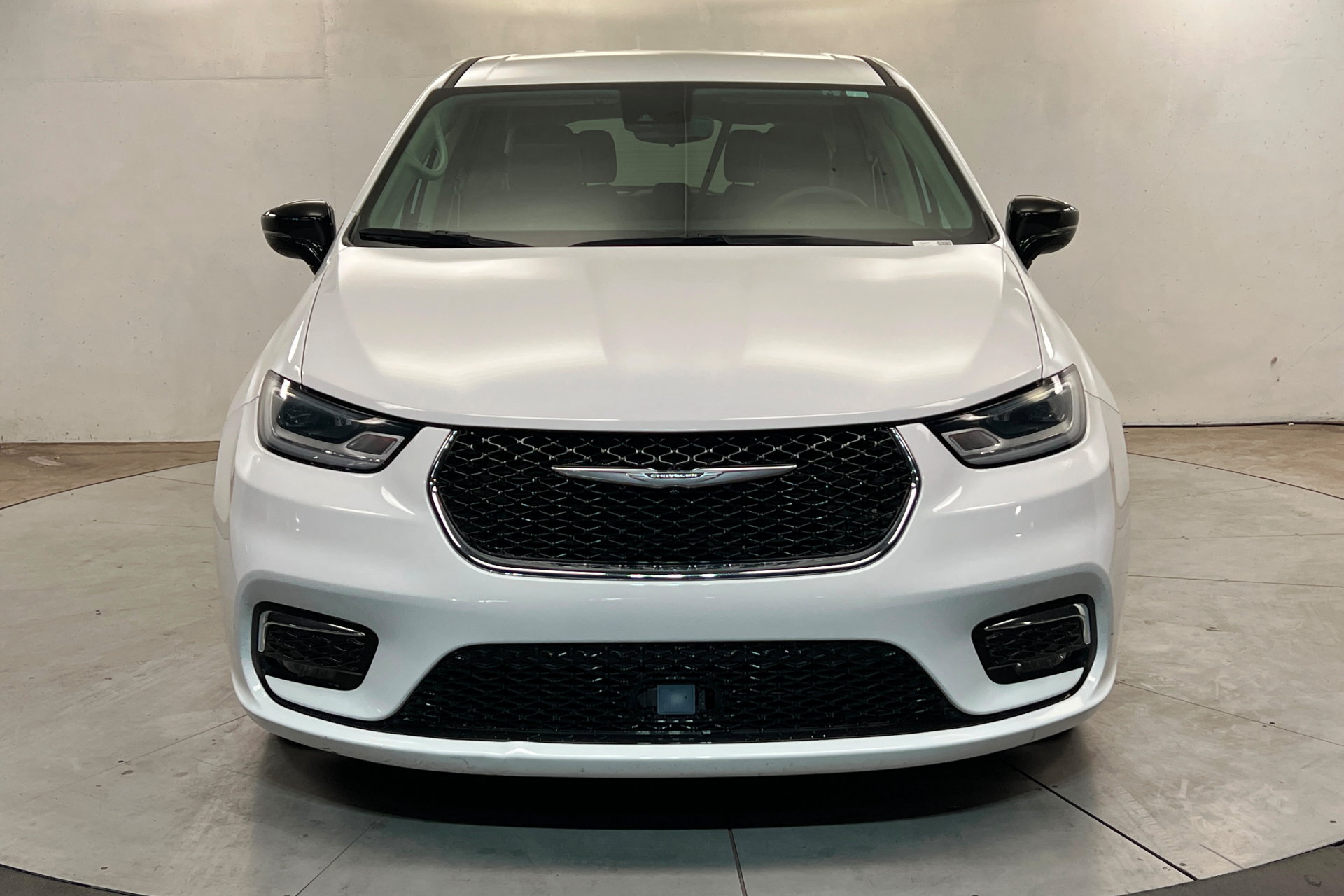 Used 2024 Chrysler Pacifica Touring-L FWD image 9