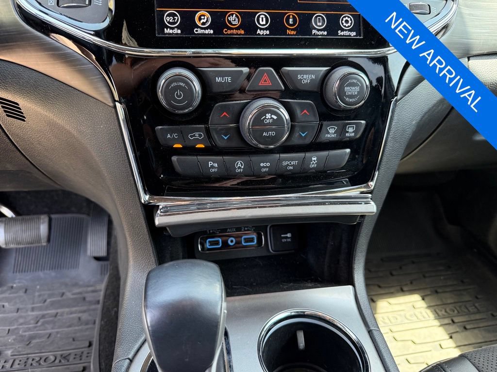 Used 2020 Jeep Grand Cherokee Altitude AWD/4WD image 22