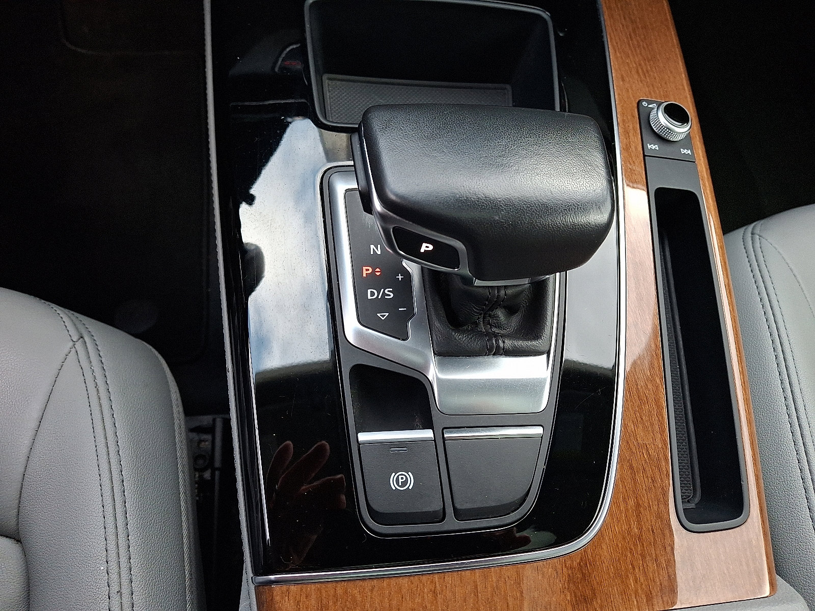 Used 2022 Audi Q5 2.0T Premium Plus w/ Premium Plus Package image 16