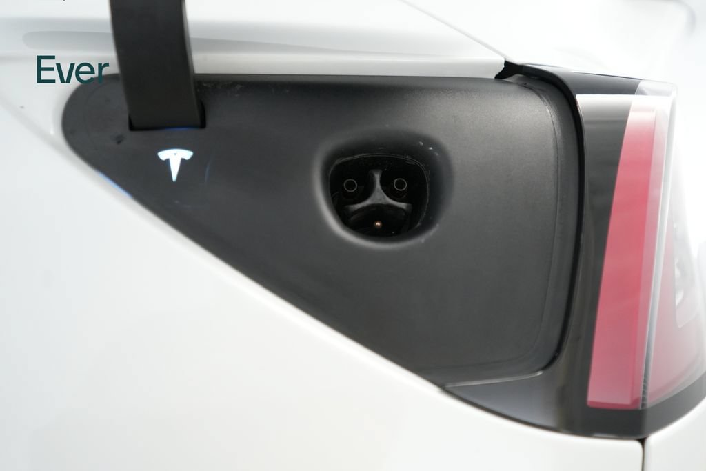 Used 2022 Tesla Model Y Performance AWD/4WD image 10