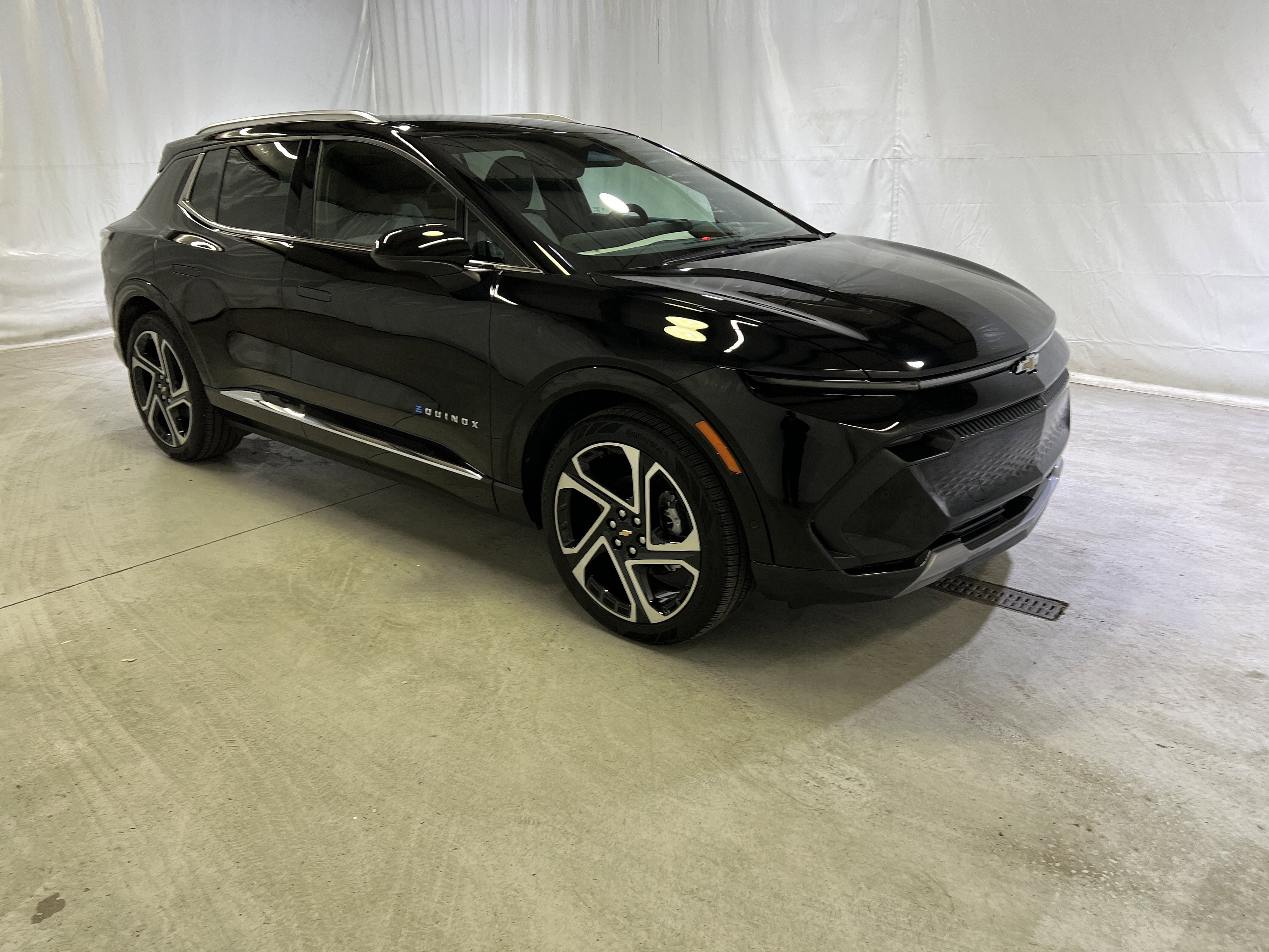 Certified 2025 Chevrolet Equinox EV LT w/ Active Safety Package 3 FWD image 2