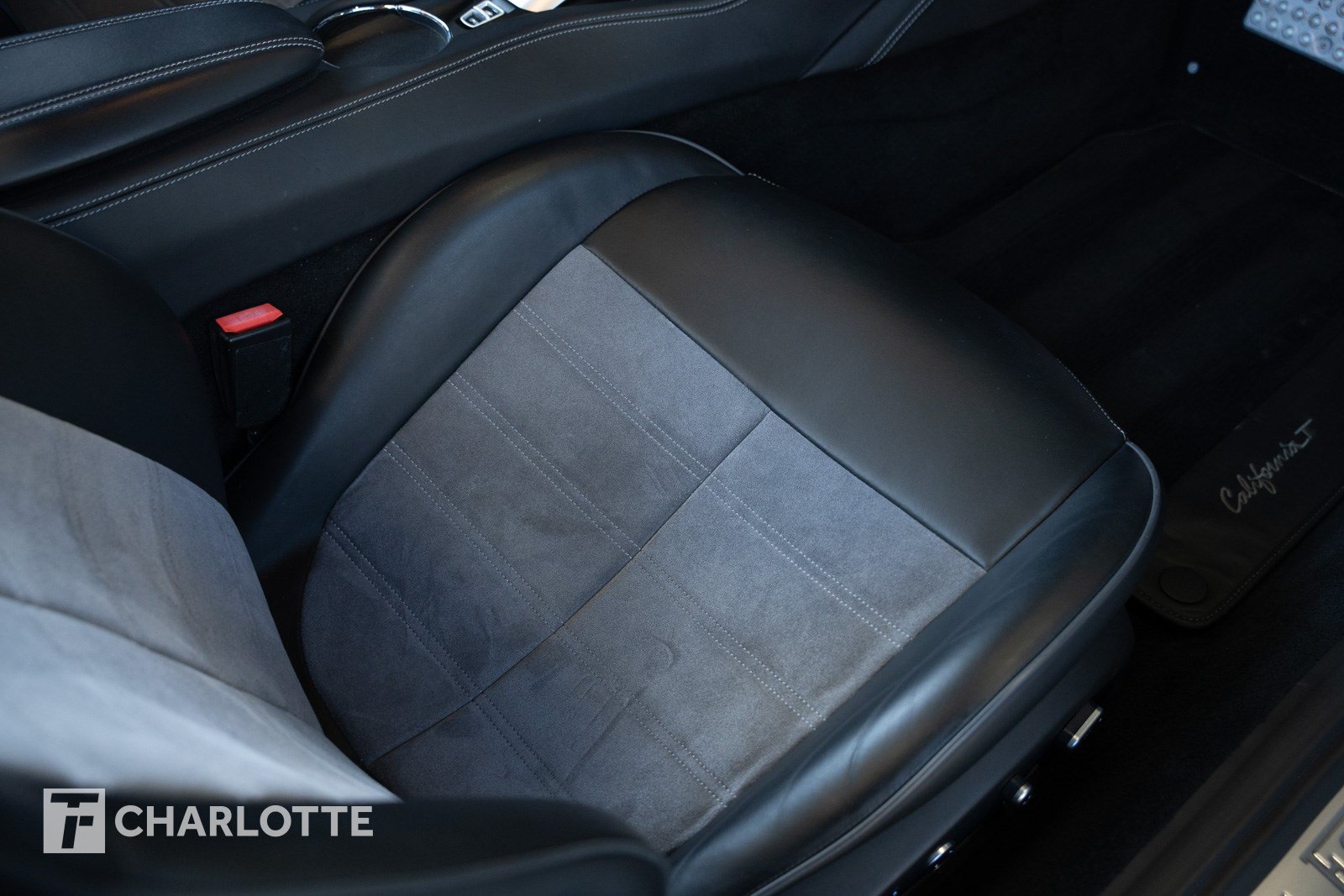 Used 2016 Ferrari California T RWD image 32