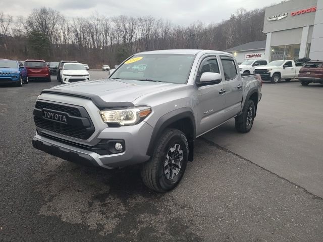 Used 2017 Toyota Tacoma TRD Off-Road image 1